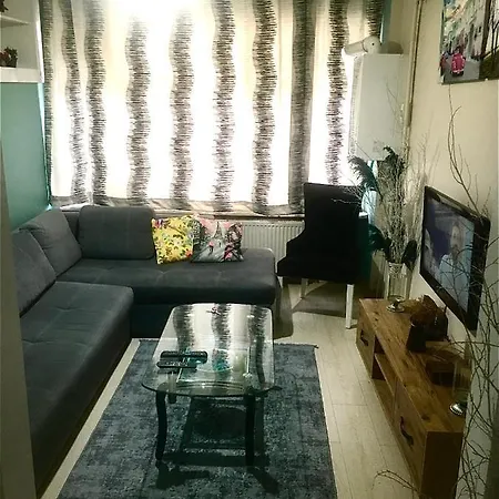 Bakirkoy Merkezde 2+1 Kendi Evinizdeki Sicaklik Apartment *